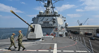 US Deploys 3 Warships to Venezuela, Maduro Mobilizes Militia